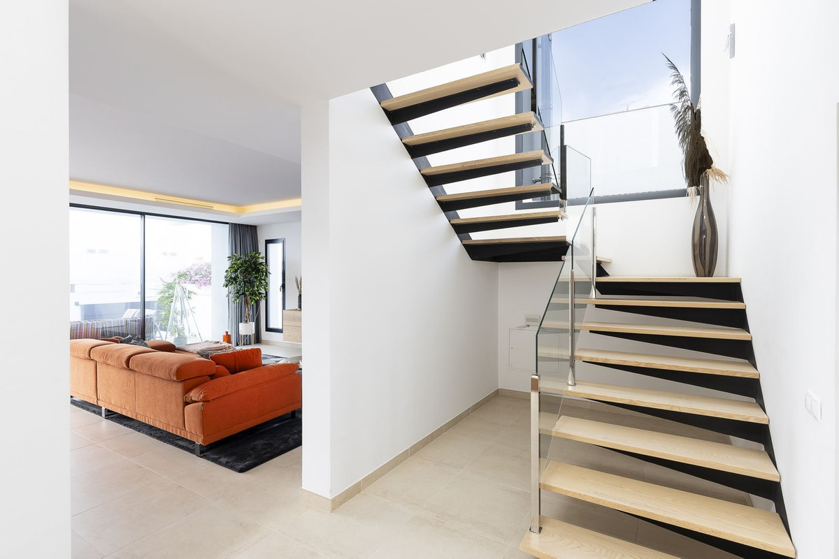 4 Bed Townhouse for sale in Coín Costa Del Sol, Málaga, Spain