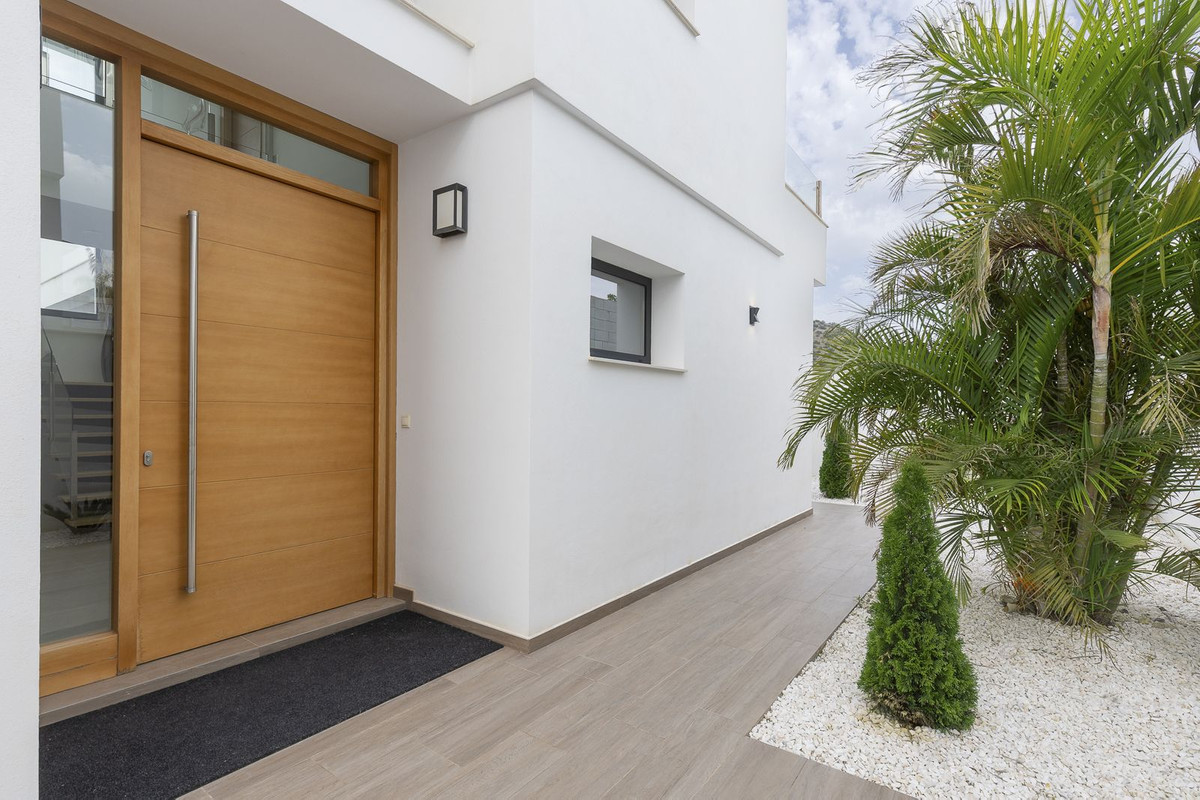 4 Bed Townhouse for sale in Coín Costa Del Sol, Málaga, Spain