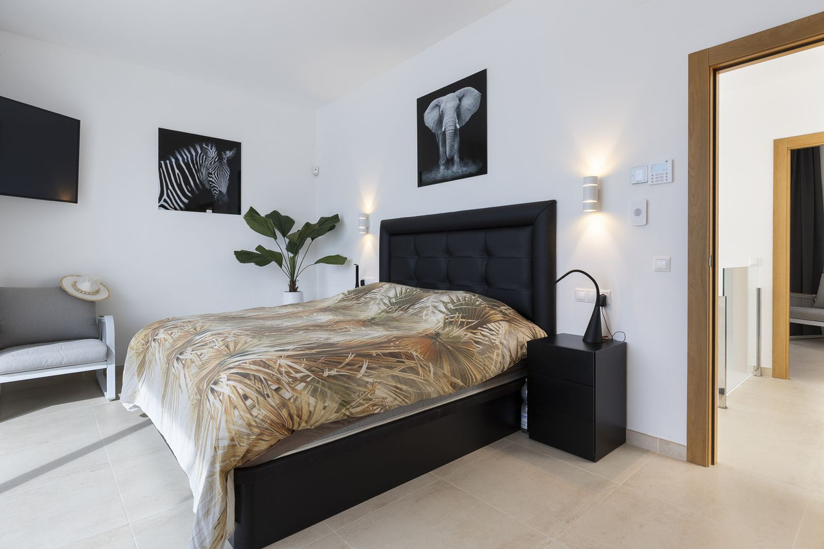 4 Bed Townhouse for sale in Coín Costa Del Sol, Málaga, Spain