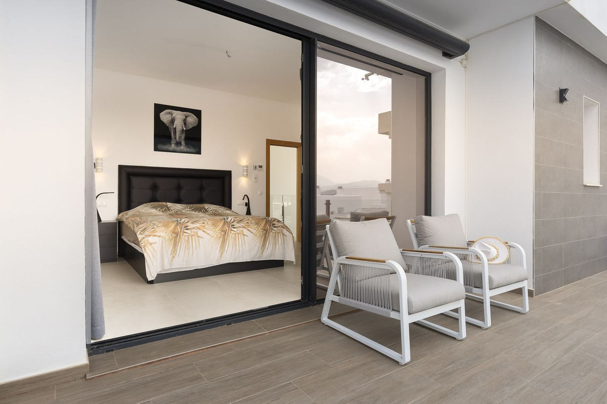 4 Bed Townhouse for sale in Coín Costa Del Sol, Málaga, Spain