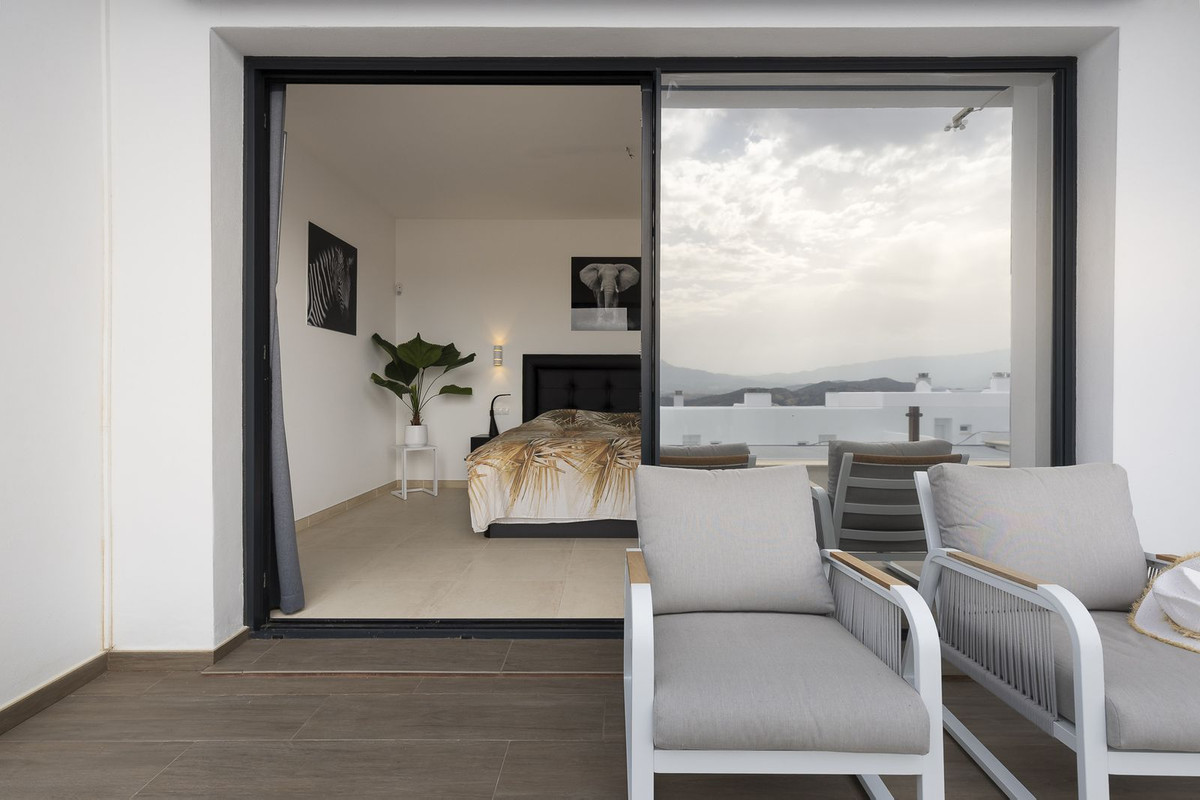 4 Bed Townhouse for sale in Coín Costa Del Sol, Málaga, Spain