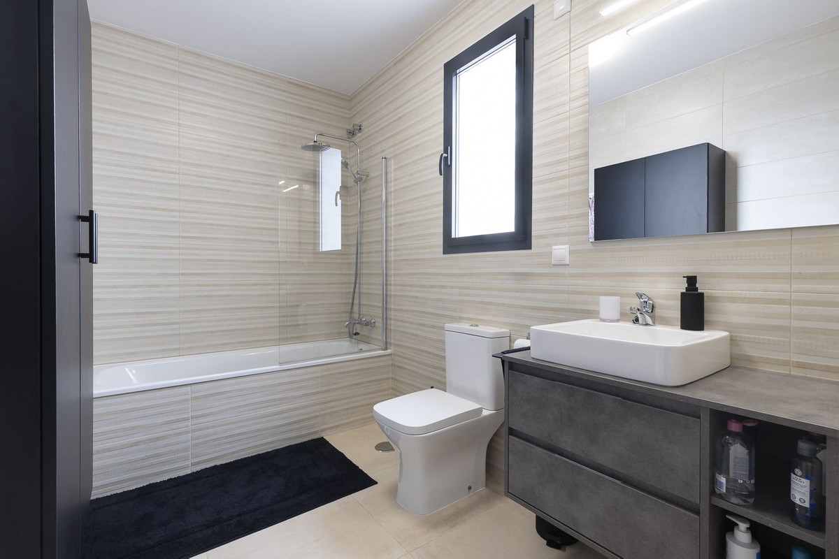 4 Bed Townhouse for sale in Coín Costa Del Sol, Málaga, Spain