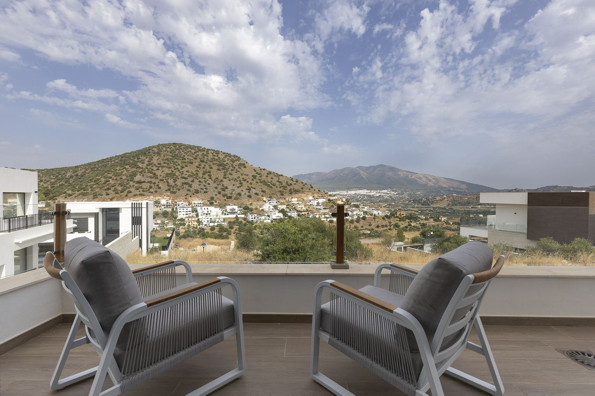 4 Bed Townhouse for sale in Coín Costa Del Sol, Málaga, Spain