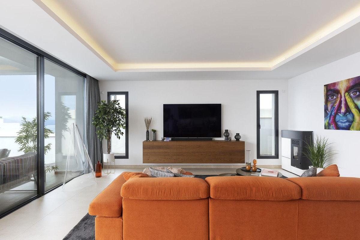 4 Bed Townhouse for sale in Coín Costa Del Sol, Málaga, Spain