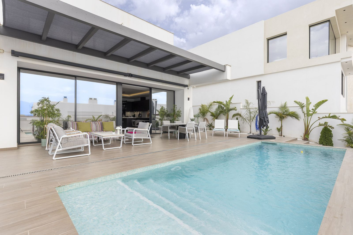 4 Bed Townhouse for sale in Coín Costa Del Sol, Málaga, Spain