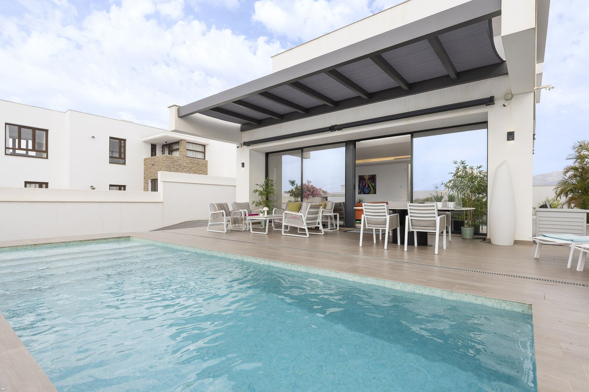 4 Bed Townhouse for sale in Coín Costa Del Sol, Málaga, Spain