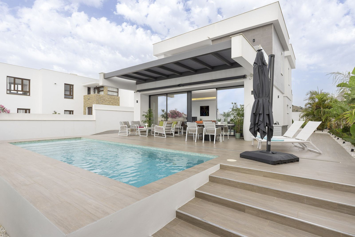 4 Bed Townhouse for sale in Coín Costa Del Sol, Málaga, Spain