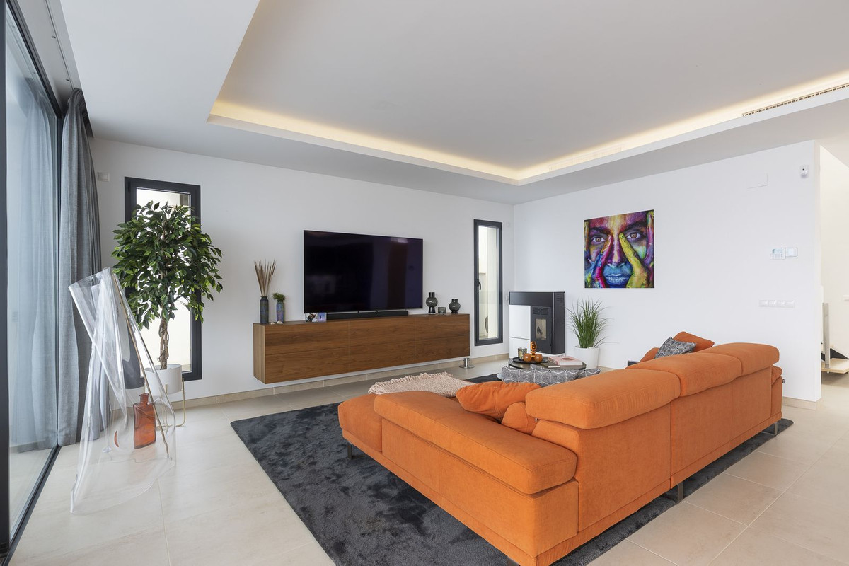 4 Bed Townhouse for sale in Coín Costa Del Sol, Málaga, Spain
