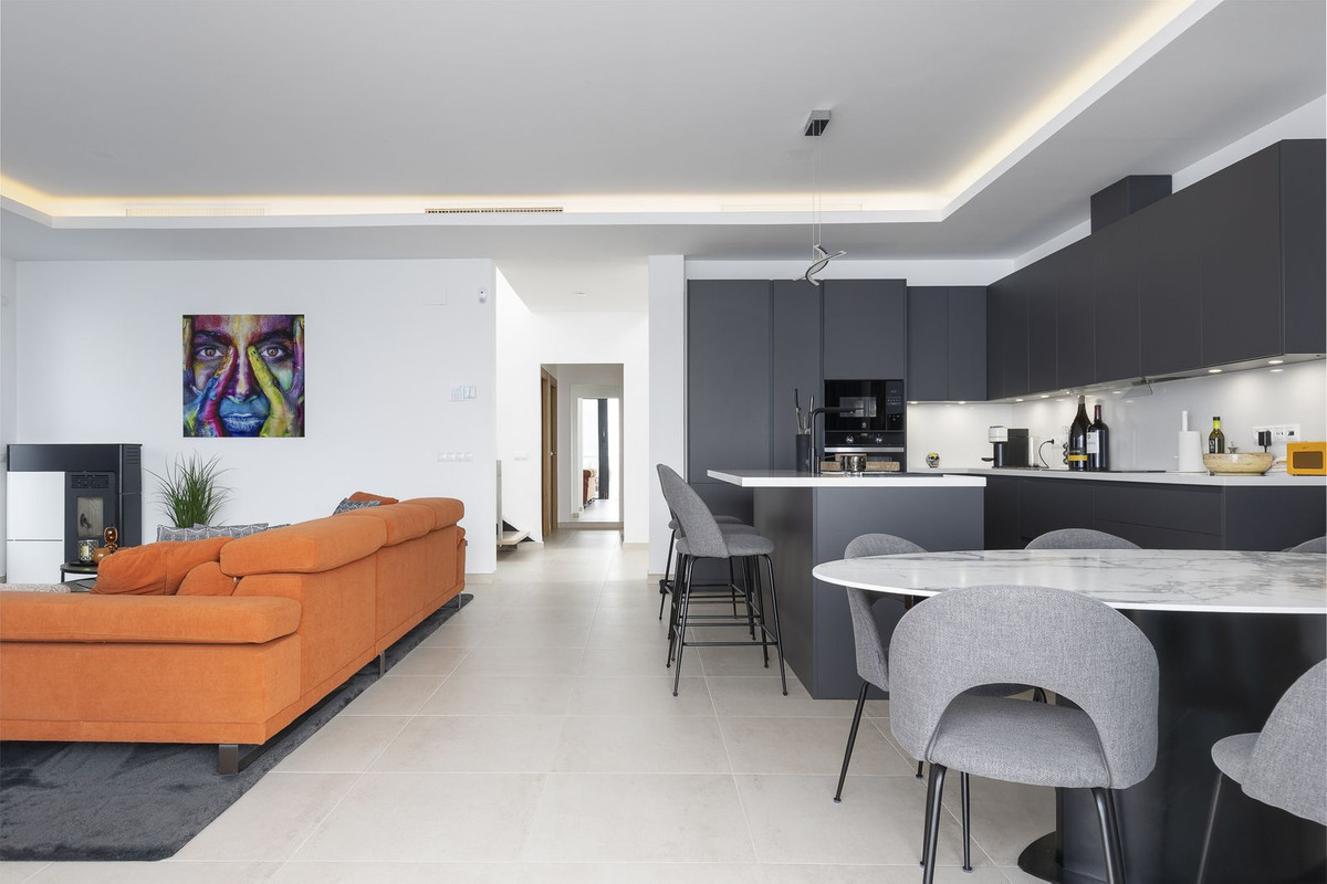 4 Bed Townhouse for sale in Coín Costa Del Sol, Málaga, Spain