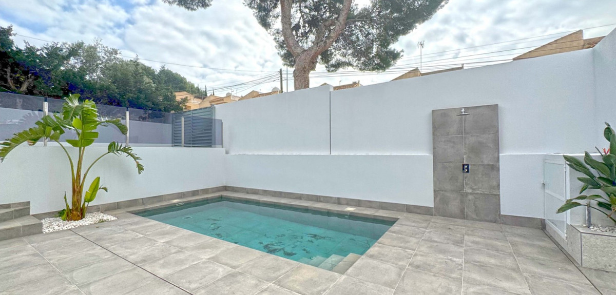 4 Bed Townhouse for sale in Torrevieja Costa Blanca, Alicante, Spain