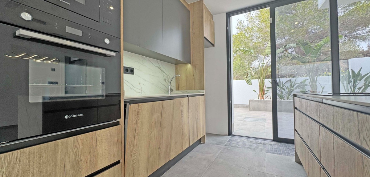 4 Bed Townhouse for sale in Torrevieja Costa Blanca, Alicante, Spain