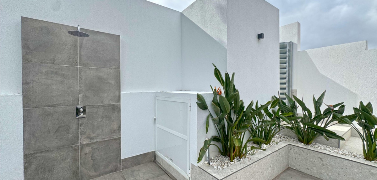 4 Bed Townhouse for sale in Torrevieja Costa Blanca, Alicante, Spain