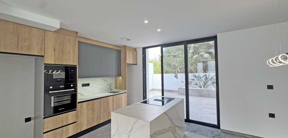 4 Bed Townhouse for sale in Torrevieja Costa Blanca, Alicante, Spain