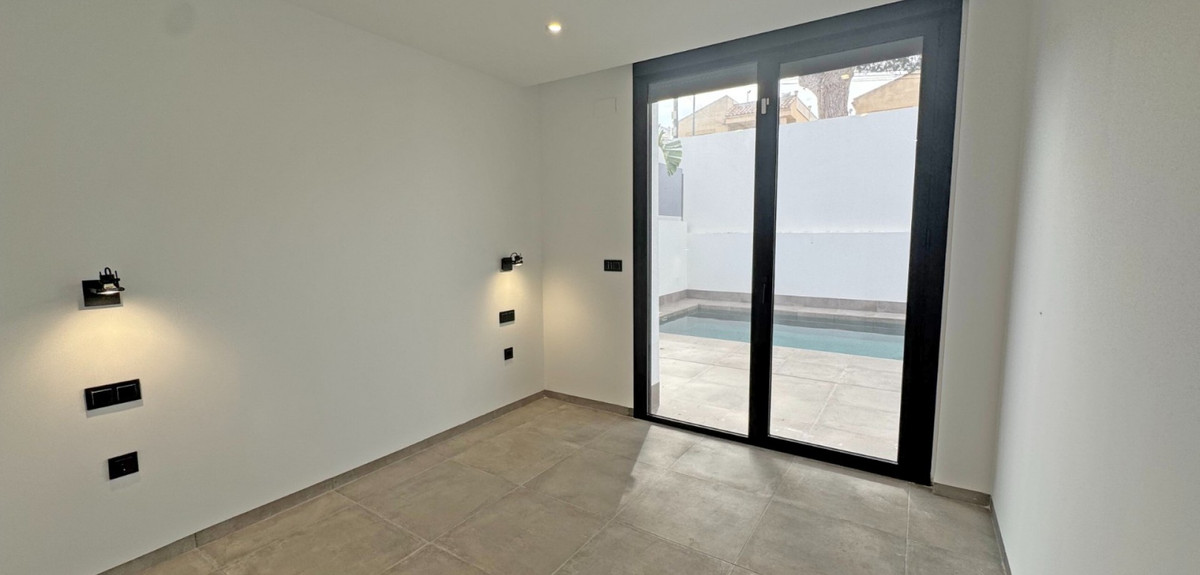 4 Bed Townhouse for sale in Torrevieja Costa Blanca, Alicante, Spain