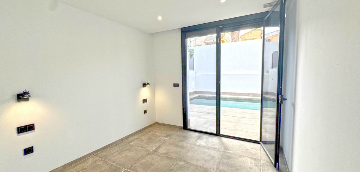4 Bed Townhouse for sale in Torrevieja Costa Blanca, Alicante, Spain