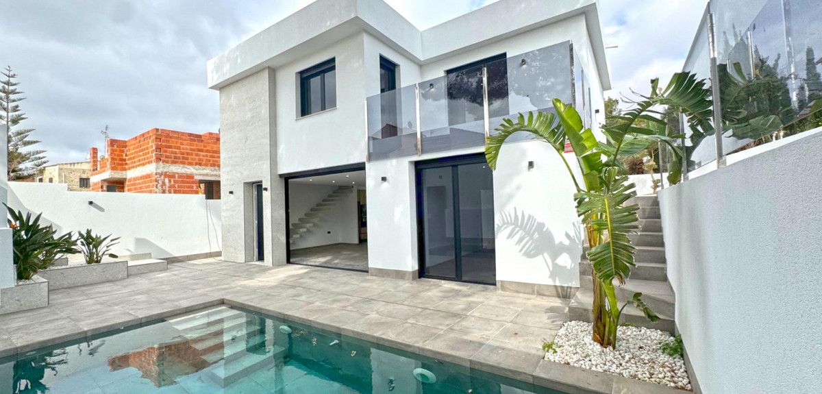 4 Bed Townhouse for sale in Torrevieja Costa Blanca, Alicante, Spain