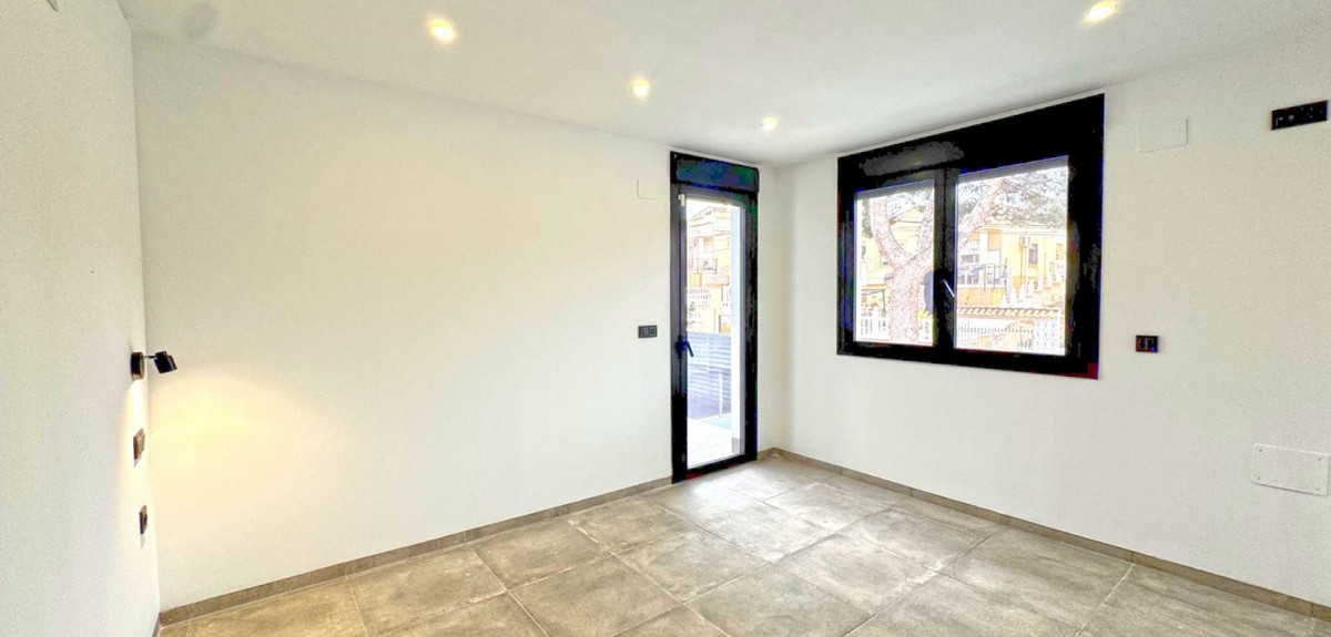 4 Bed Townhouse for sale in Torrevieja Costa Blanca, Alicante, Spain