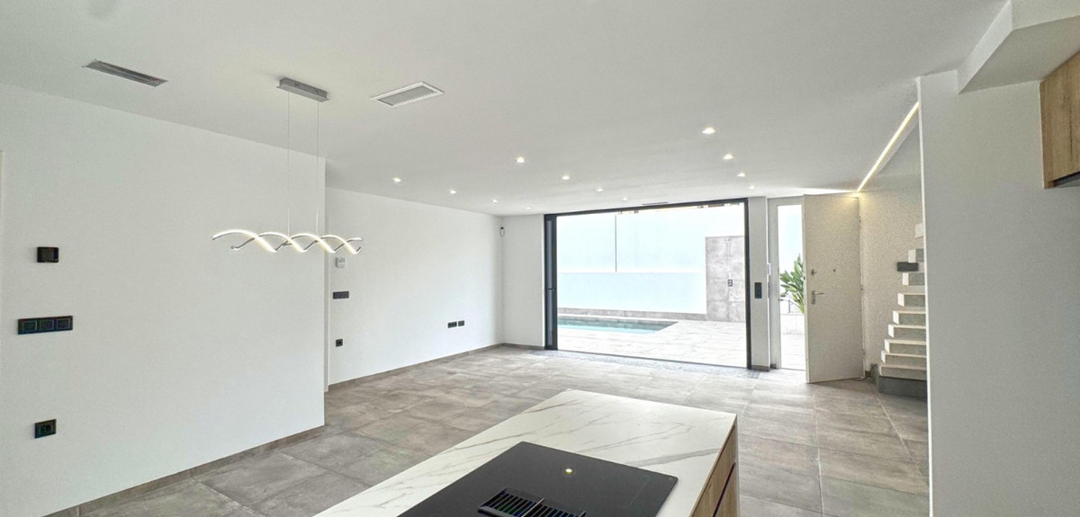 4 Bed Townhouse for sale in Torrevieja Costa Blanca, Alicante, Spain