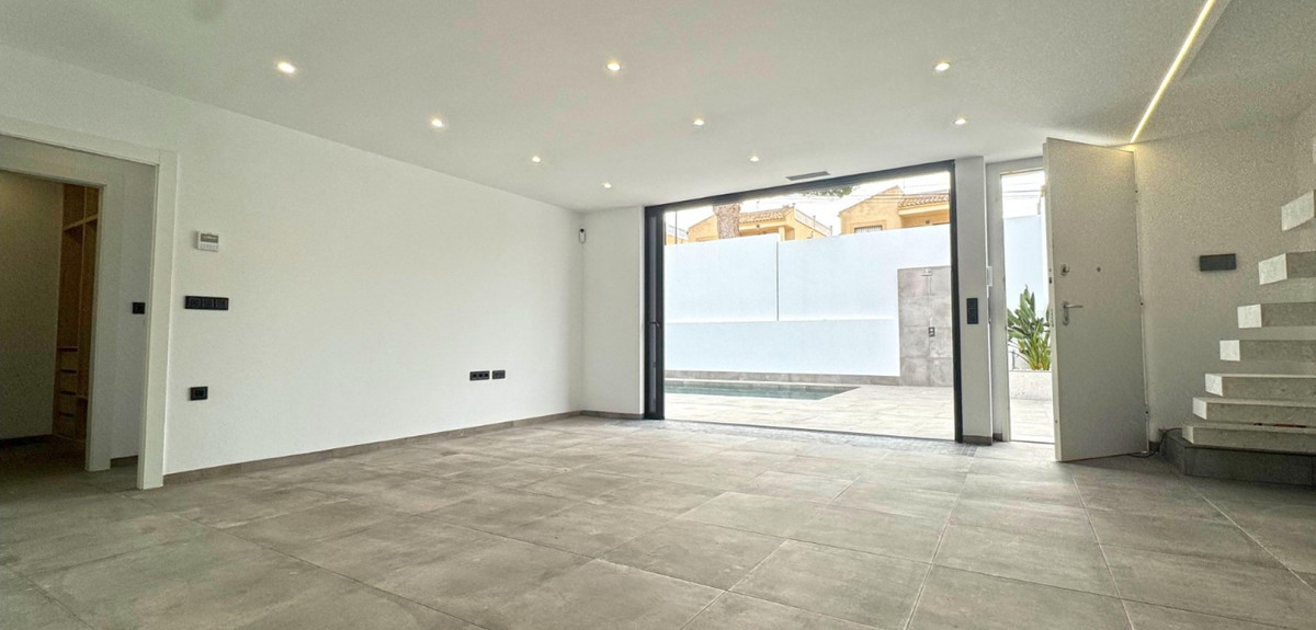4 Bed Townhouse for sale in Torrevieja Costa Blanca, Alicante, Spain