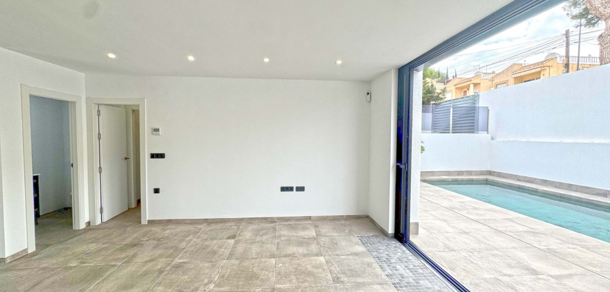 4 Bed Townhouse for sale in Torrevieja Costa Blanca, Alicante, Spain