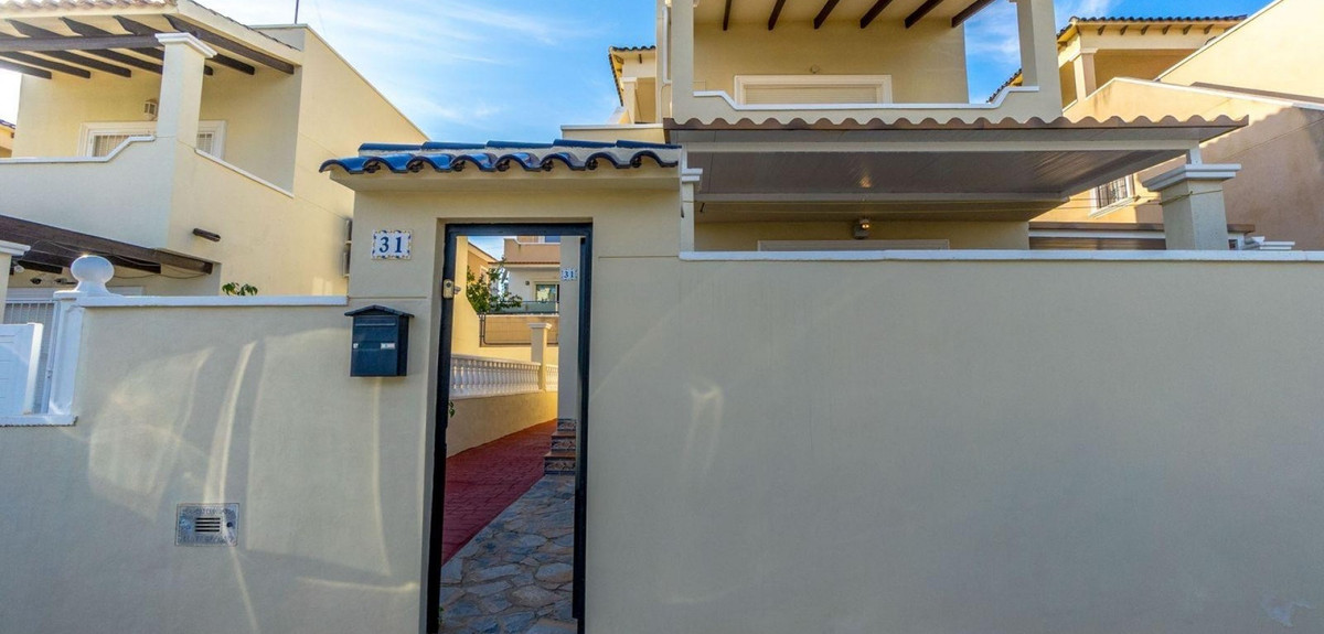 Se vende Villa - Chalet de 3 dormitorios en Costa Blanca, Alicante, España