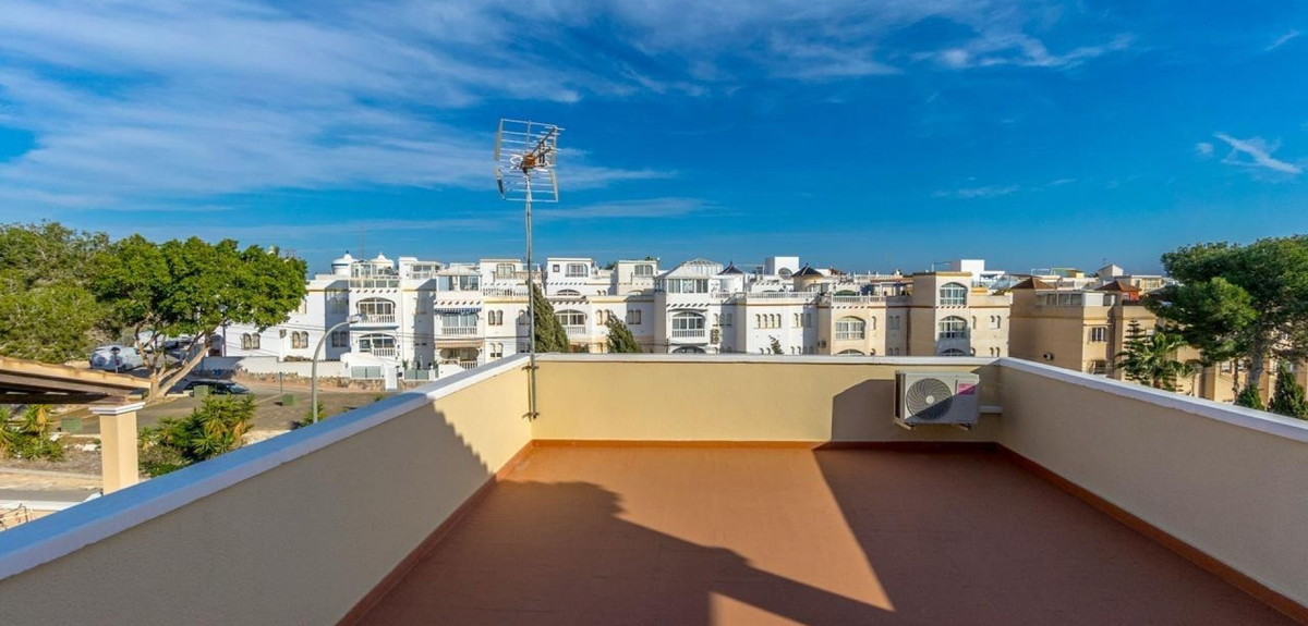 Se vende Villa - Chalet de 3 dormitorios en Costa Blanca, Alicante, España