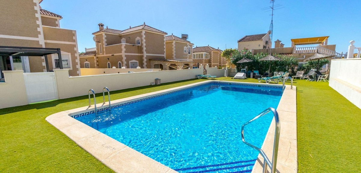Se vende Villa - Chalet de 3 dormitorios en Costa Blanca, Alicante, España