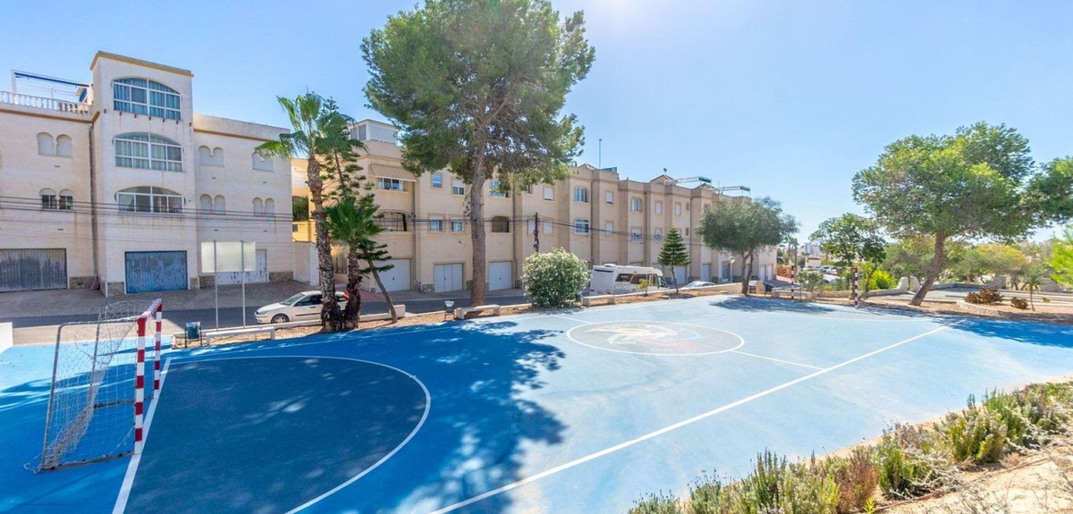 Se vende Villa - Chalet de 3 dormitorios en Costa Blanca, Alicante, España