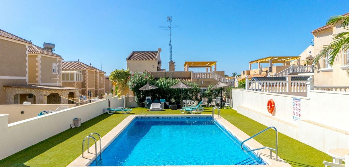 Se vende Villa - Chalet de 3 dormitorios en Costa Blanca, Alicante, España