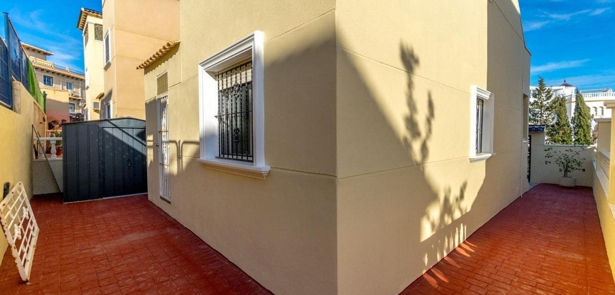 Se vende Villa - Chalet de 3 dormitorios en Costa Blanca, Alicante, España