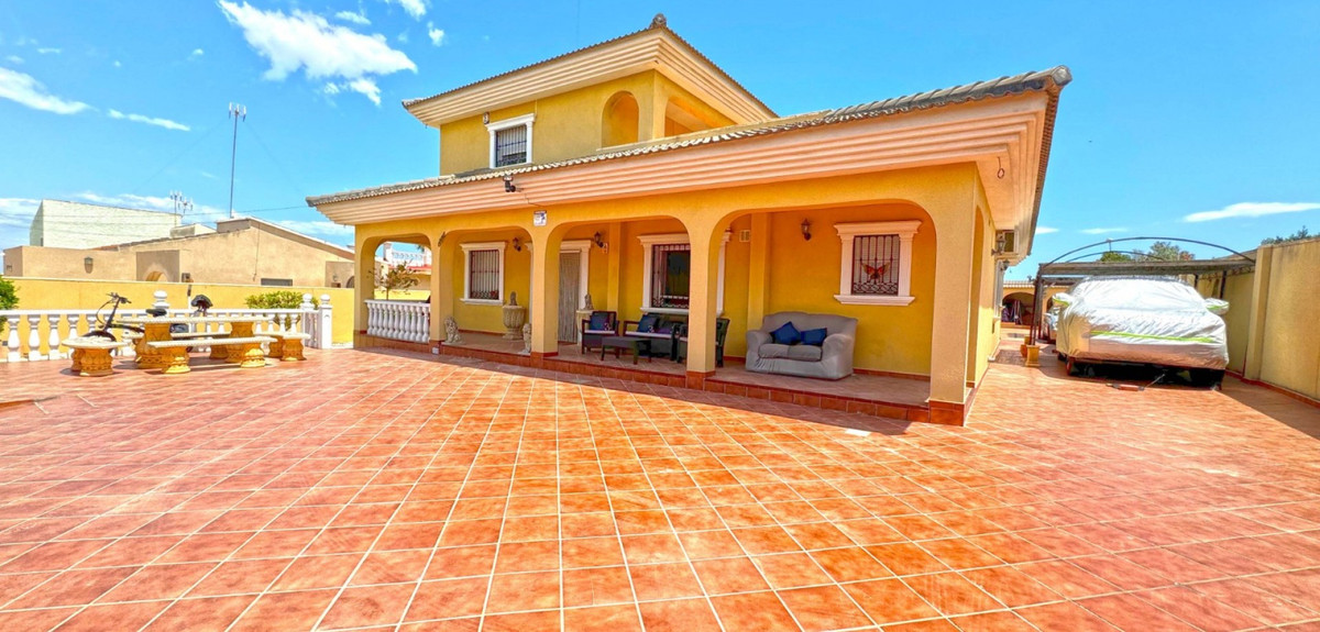 Se vende Villa - Chalet de 6 dormitorios en Costa Blanca, Alicante, España