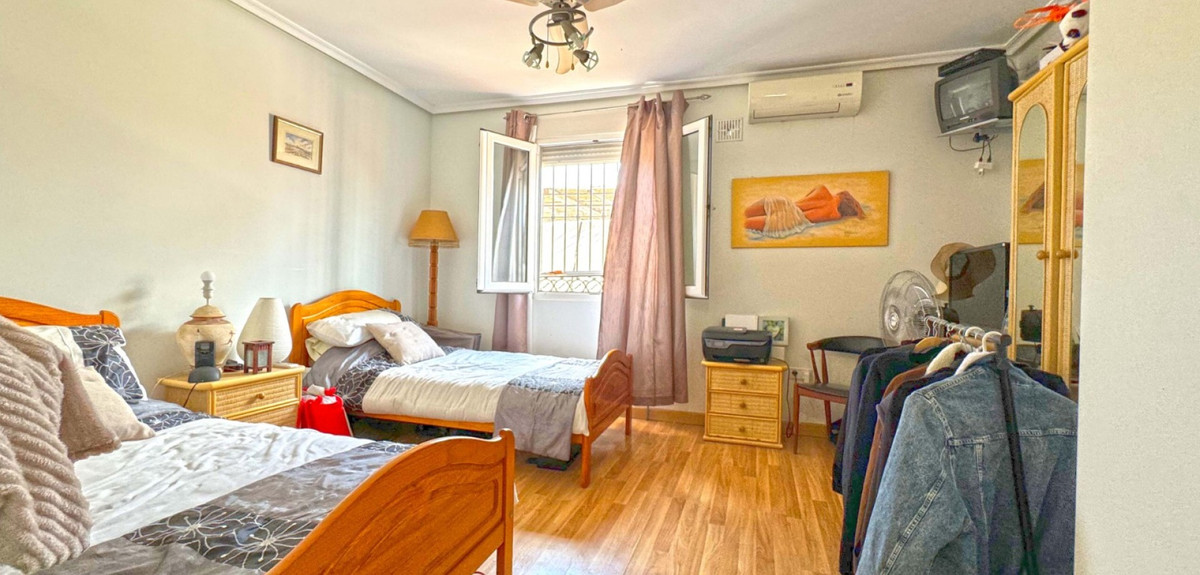 Se vende Villa - Chalet de 6 dormitorios en Costa Blanca, Alicante, España