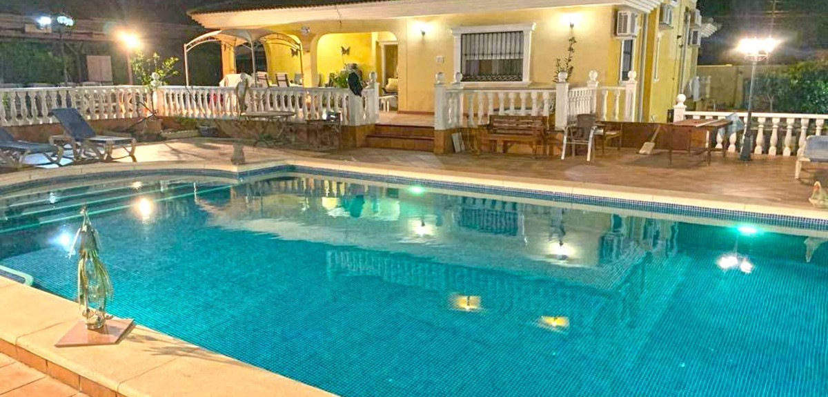 Se vende Villa - Chalet de 6 dormitorios en Costa Blanca, Alicante, España