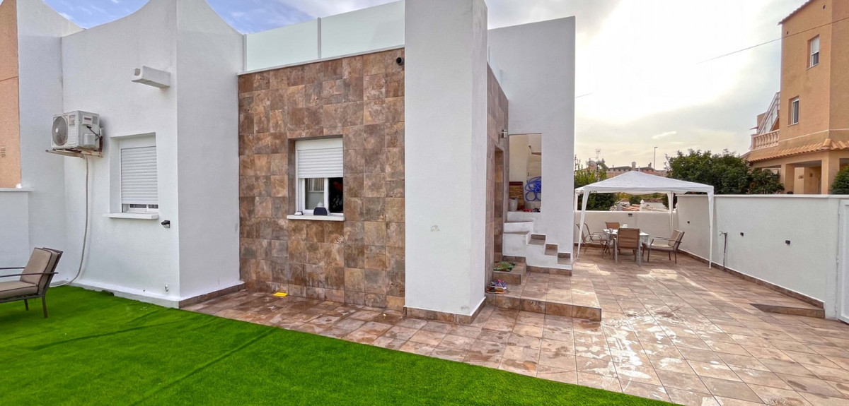 2 Bed Townhouse for sale in Playa Flamenca Costa Blanca, Alicante, Spain