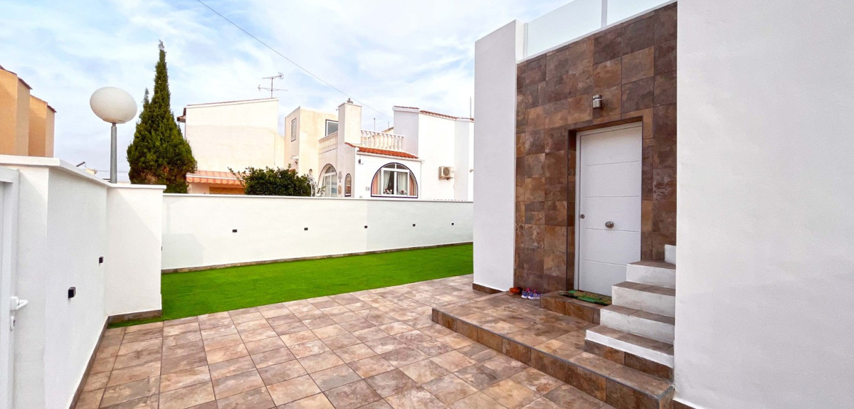 2 Bed Townhouse for sale in Playa Flamenca Costa Blanca, Alicante, Spain