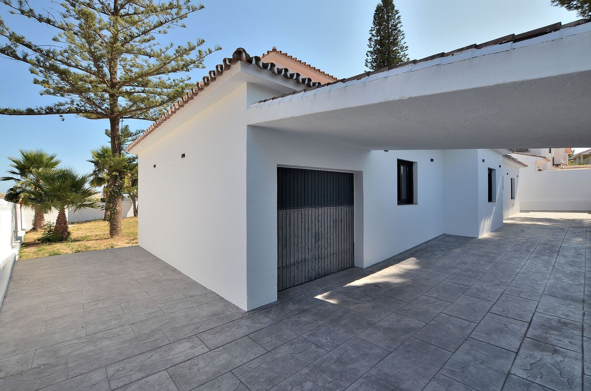 5 Bed Townhouse for sale in El Coto Costa Del Sol, Málaga, Spain