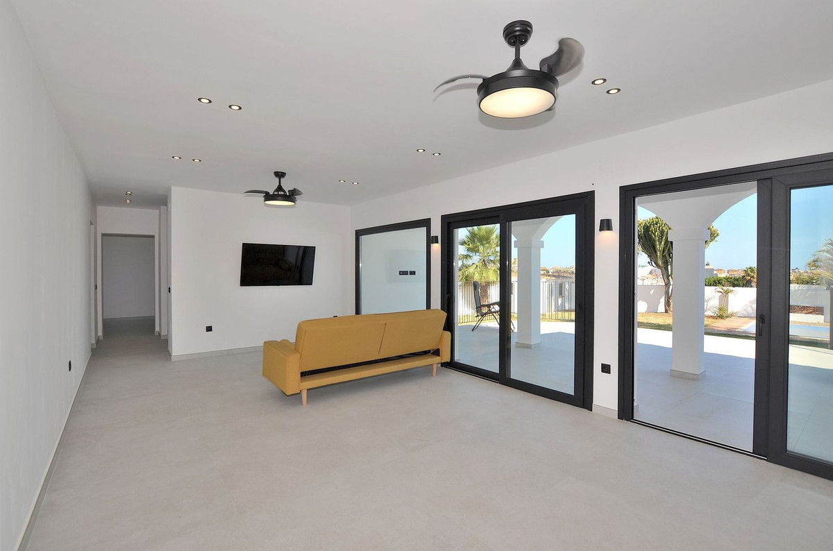 5 Bed Townhouse for sale in El Coto Costa Del Sol, Málaga, Spain