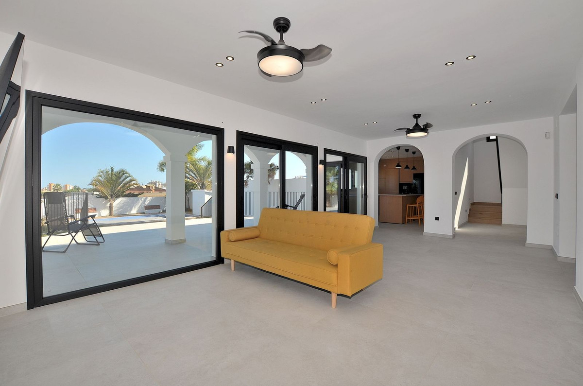 5 Bed Townhouse for sale in El Coto Costa Del Sol, Málaga, Spain