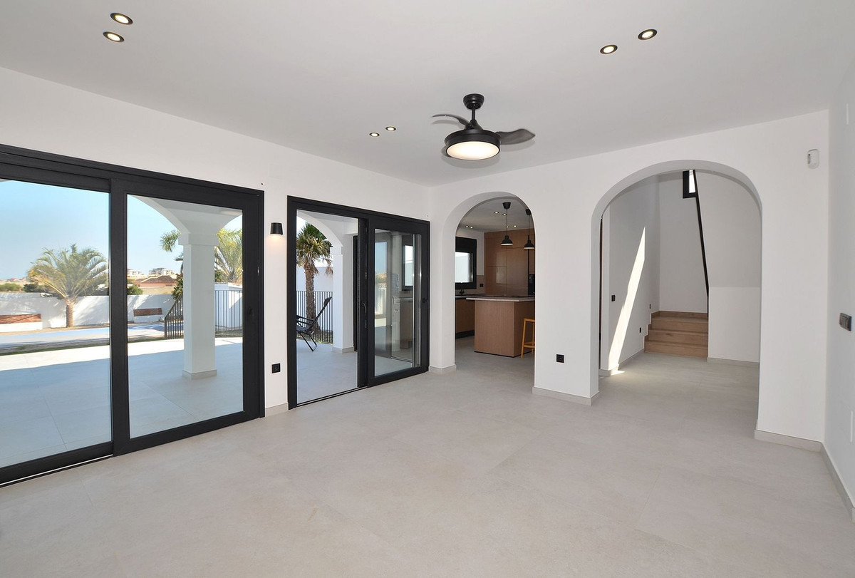 5 Bed Townhouse for sale in El Coto Costa Del Sol, Málaga, Spain