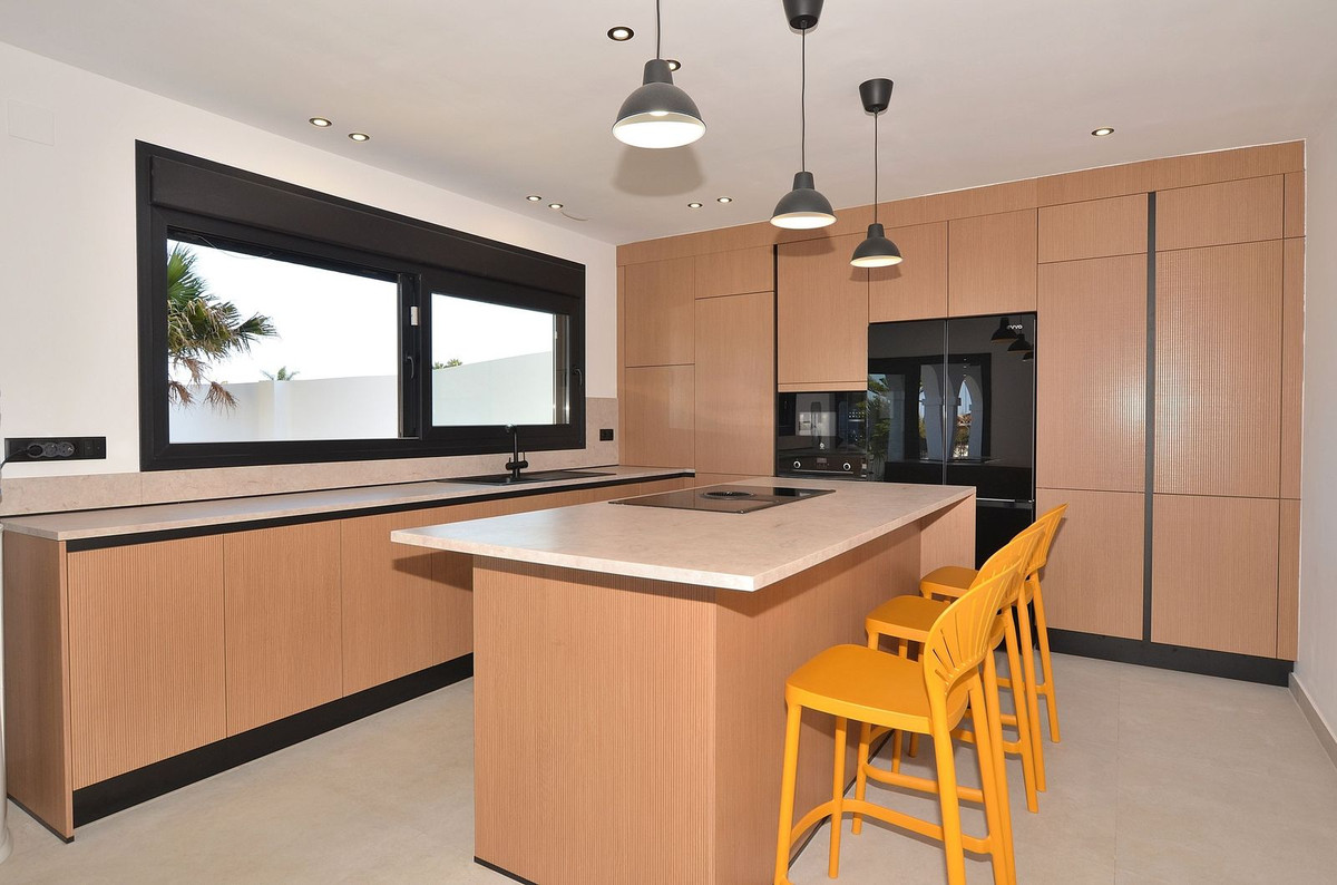 5 Bed Townhouse for sale in El Coto Costa Del Sol, Málaga, Spain
