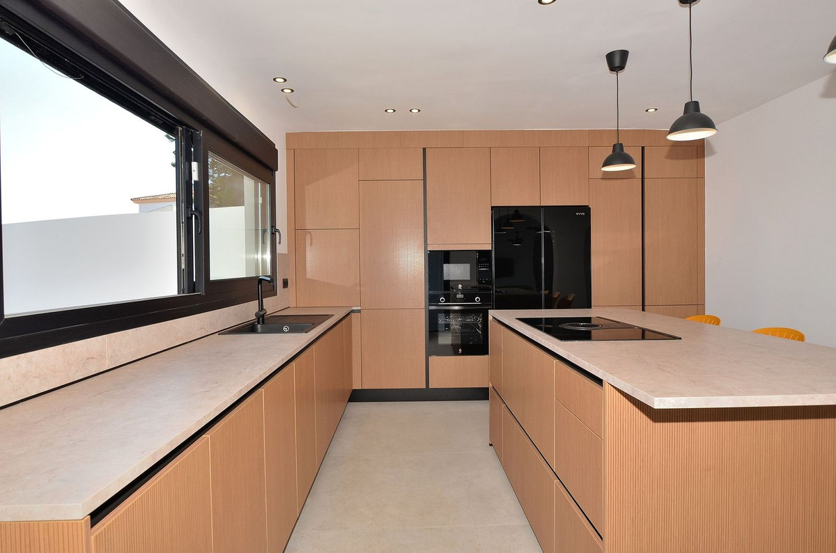 5 Bed Townhouse for sale in El Coto Costa Del Sol, Málaga, Spain