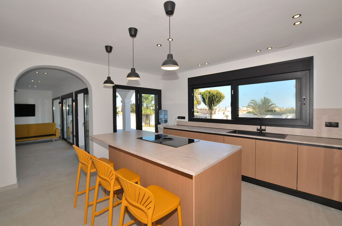 5 Bed Townhouse for sale in El Coto Costa Del Sol, Málaga, Spain