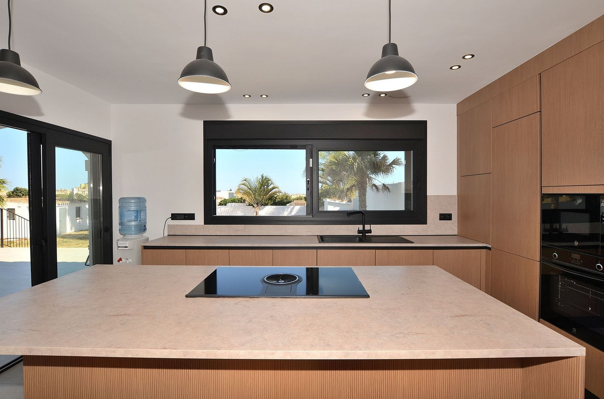 5 Bed Townhouse for sale in El Coto Costa Del Sol, Málaga, Spain