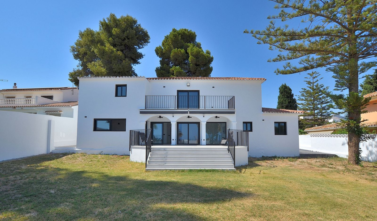 5 Bed Townhouse for sale in El Coto Costa Del Sol, Málaga, Spain