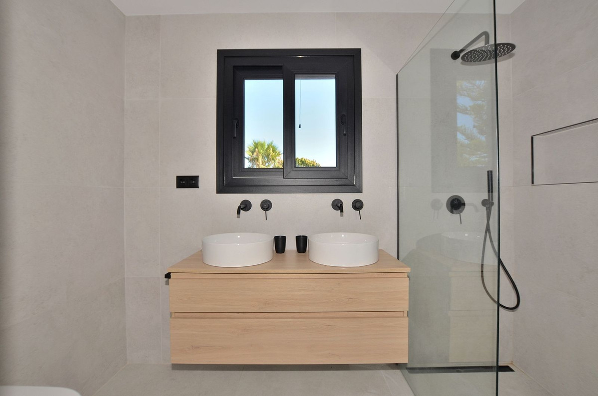5 Bed Townhouse for sale in El Coto Costa Del Sol, Málaga, Spain
