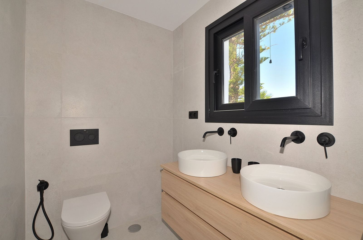 5 Bed Townhouse for sale in El Coto Costa Del Sol, Málaga, Spain