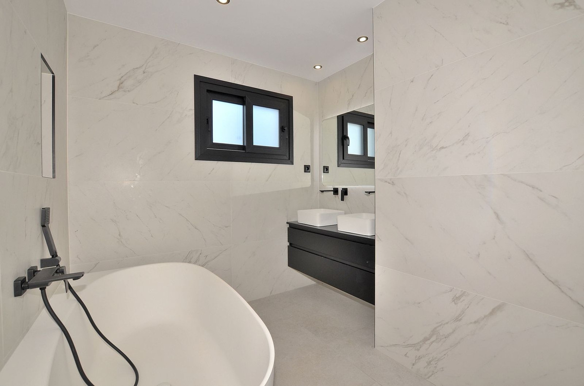 5 Bed Townhouse for sale in El Coto Costa Del Sol, Málaga, Spain