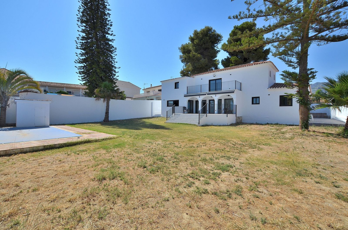 5 Bed Townhouse for sale in El Coto Costa Del Sol, Málaga, Spain