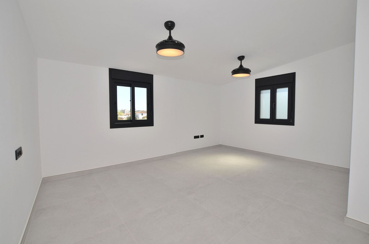 5 Bed Townhouse for sale in El Coto Costa Del Sol, Málaga, Spain