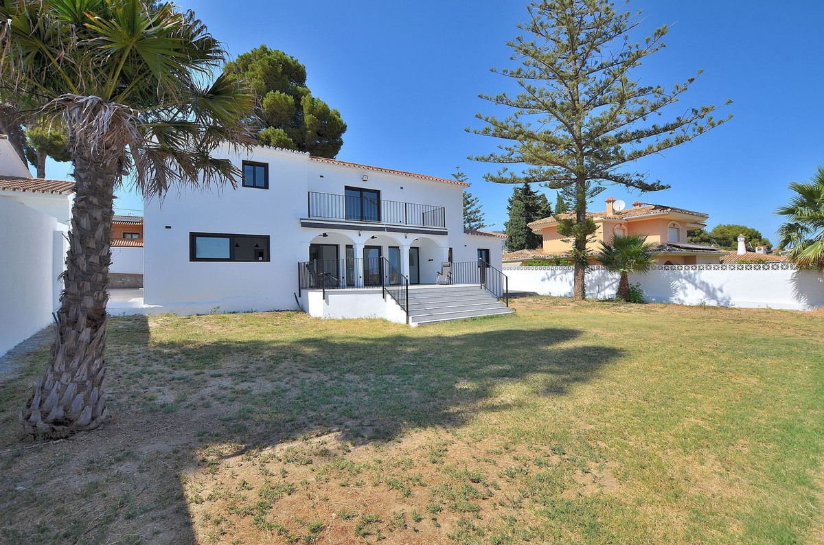 5 Bed Townhouse for sale in El Coto Costa Del Sol, Málaga, Spain